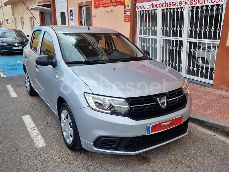 Usado Dacia Sandero Acces 73 CV (53 kW) 2019 Gris / plata Utilitario