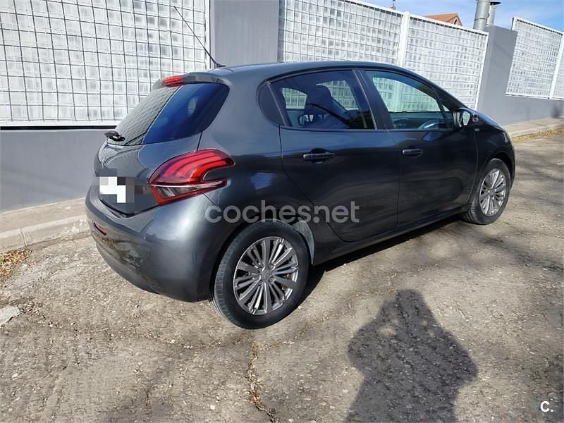 Usado Peugeot 208 Style 110 CV (80 kW) 2016 Gris / plata Utilitario