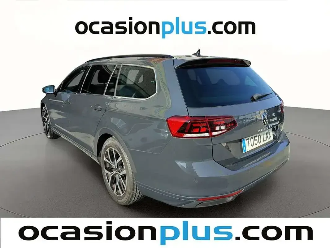 Usado VW Passat Executive 150 CV (110 kW) 2021 Gris Familiar