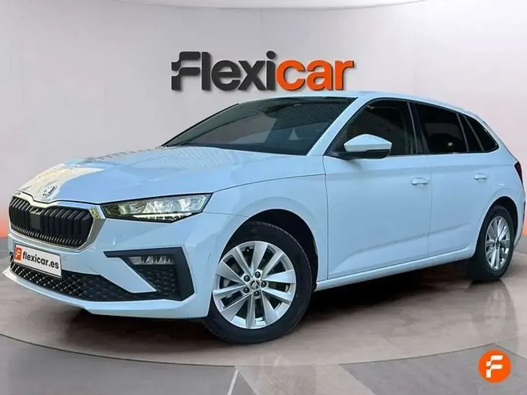 Usado Skoda Scala Selection 116 CV (85 kW) 2024 Blanco Utilitario