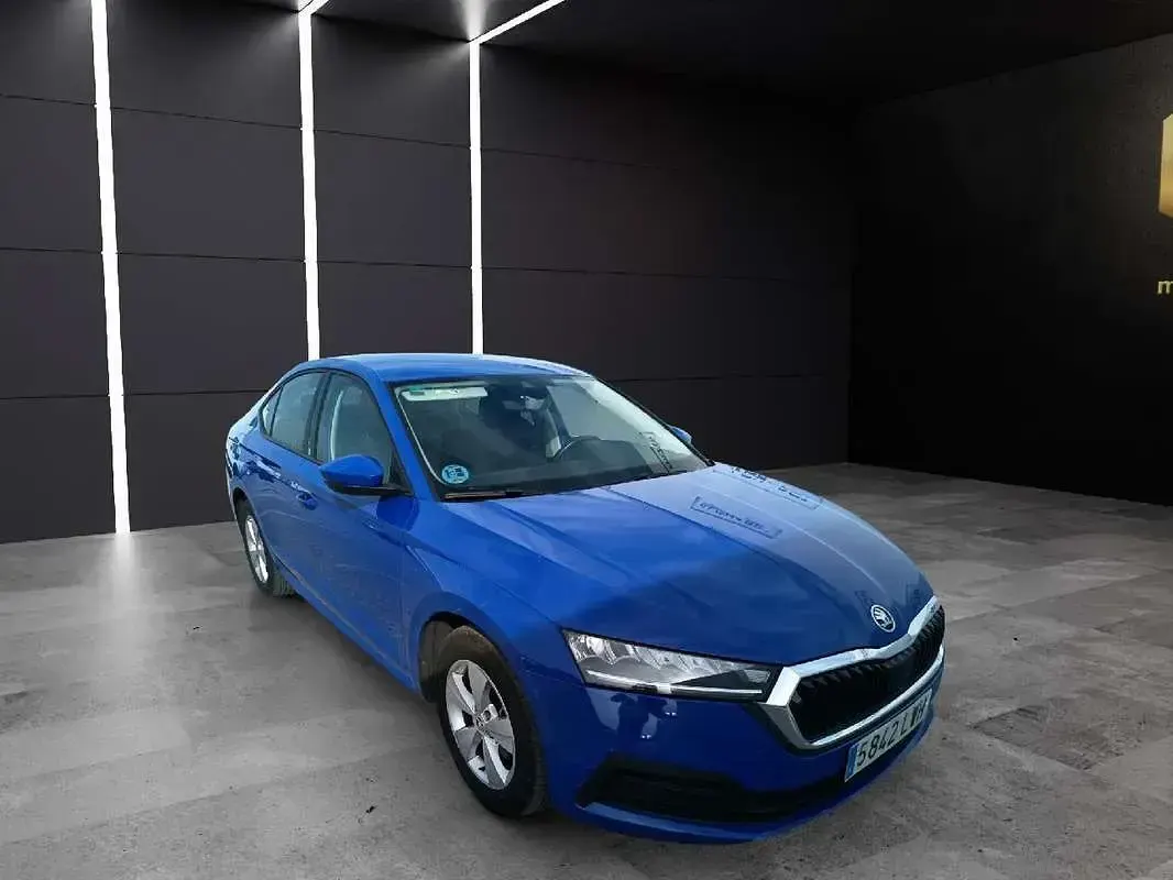 Usado Skoda Octavia Active 116 CV (85 kW) 2022 Azul Berlina