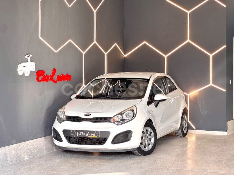 Usado Kia Rio 85 CV (62 kW) 2013 Blanco Berlina