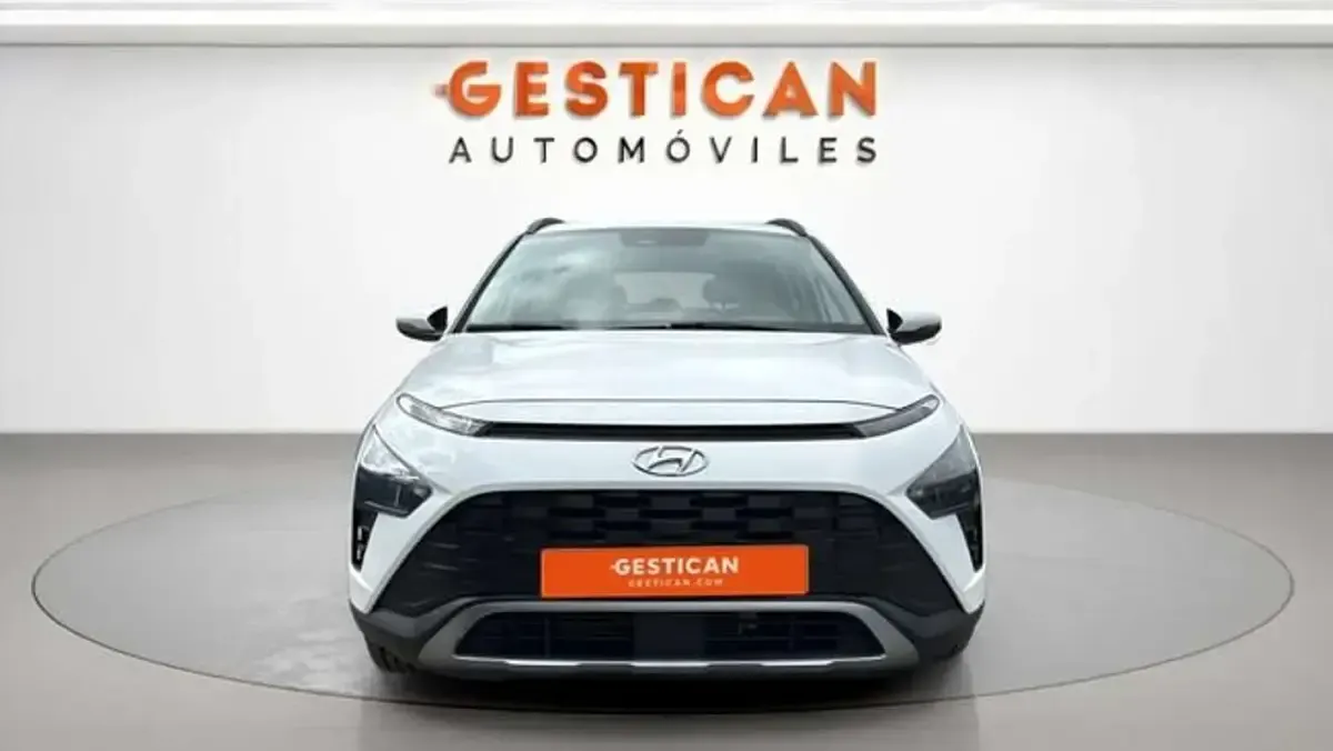 Usado Hyundai Bayon 101 CV (74 kW) 2023 Blanco SUV