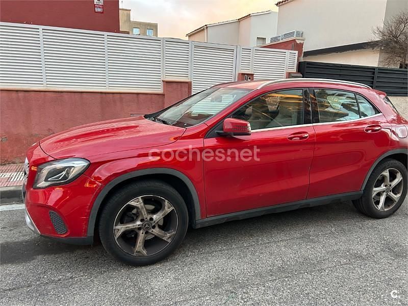 Usado Mercedes GLA200 136 CV (100 kW) 2017 Rojo SUV