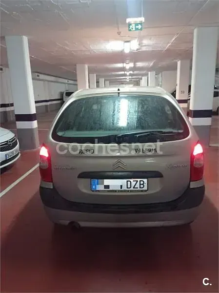 Usado Citroën Xsara Picasso 92 CV (67 kW) 2006 Beige Monovolumen