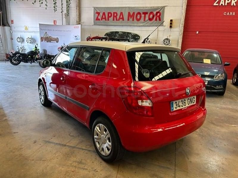 Usado Skoda Fabia 60 CV (44 kW) 2009 Rojo Berlina