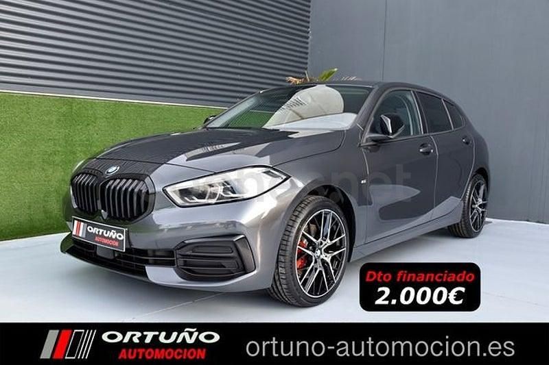 Usado BMW 118 Shadowline 150 CV (110 kW) 2021 Gris / plata Utilitario