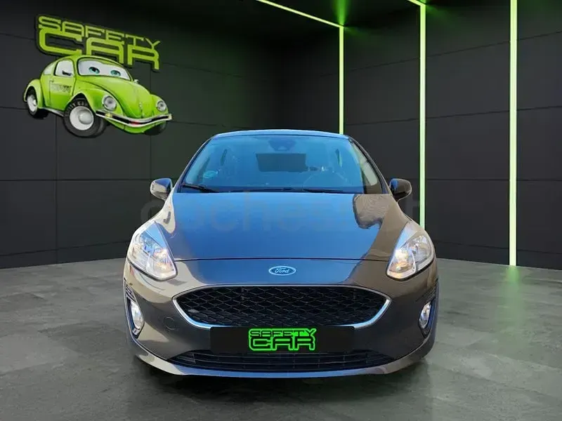 Usado Ford Fiesta Trend 85 CV (62 kW) 2018 Gris / plata Utilitario