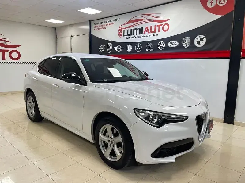 Usado Alfa Romeo Stelvio 180 CV (132 kW) 2017 Blanco SUV