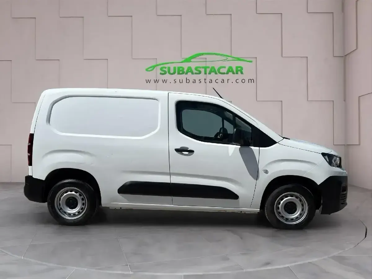 Usado Peugeot Partner 75 CV (55 kW) 2021 Blanco Monovolumen