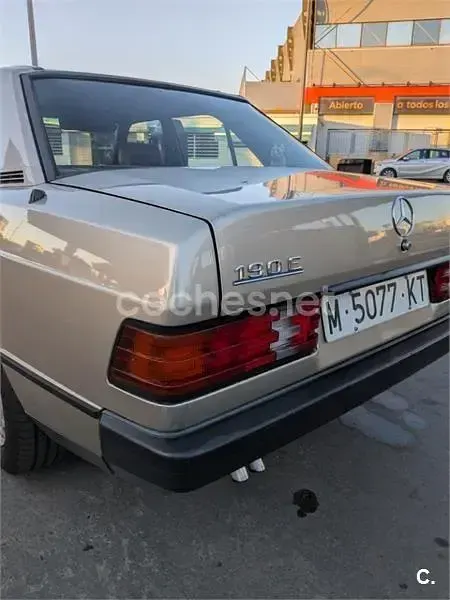 Usado Mercedes 190 160 CV (117 kW) 1987 Gris / plata Berlina