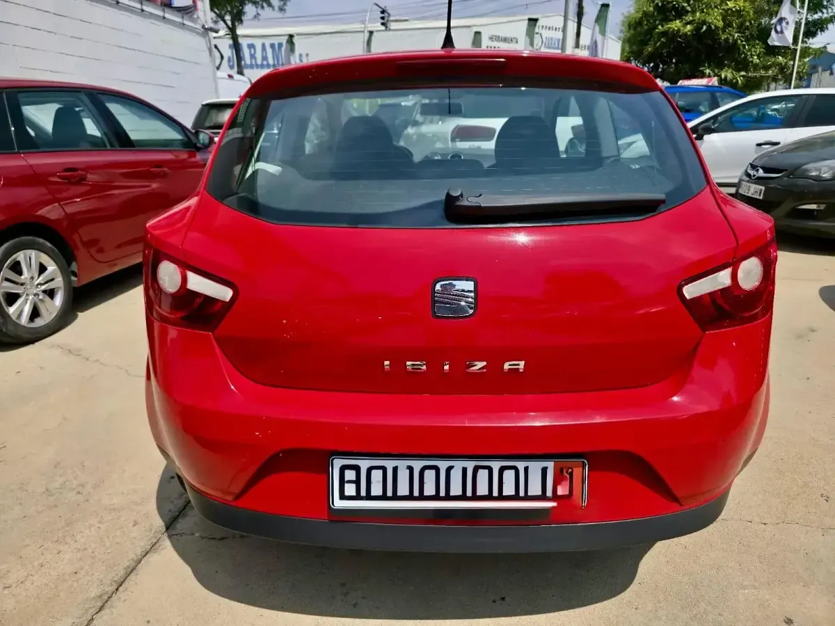 Usado Seat Ibiza 90 CV (66 kW) 2010 Rojo Utilitario