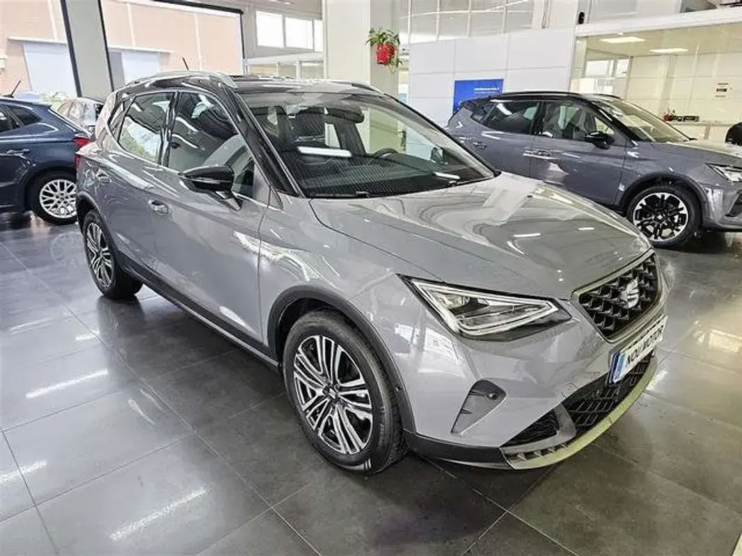 Usado Seat Arona FR 116 CV (85 kW) 2025 Gris SUV