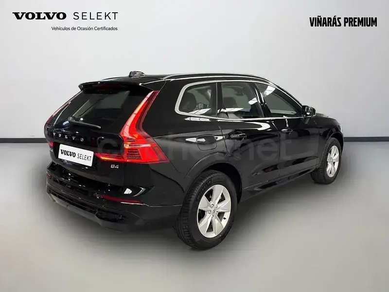 Usado Volvo XC60 Core 197 CV (144 kW) 2023 Gris / plata SUV