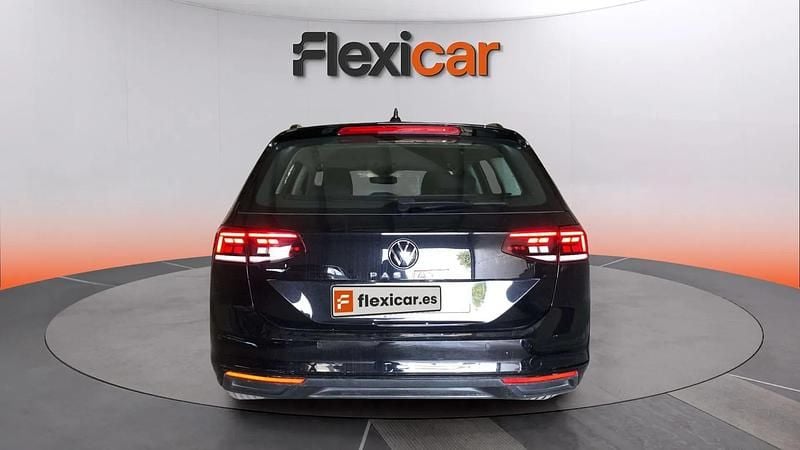 Usado VW Passat 122 CV (89 kW) 2020 Negro Familiar