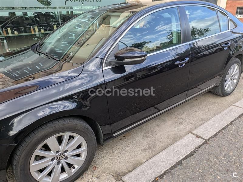 Negro Usado 2011 VW Passat Advance Berlina | 7500 € (Buen precio) - Imagen 1/4
