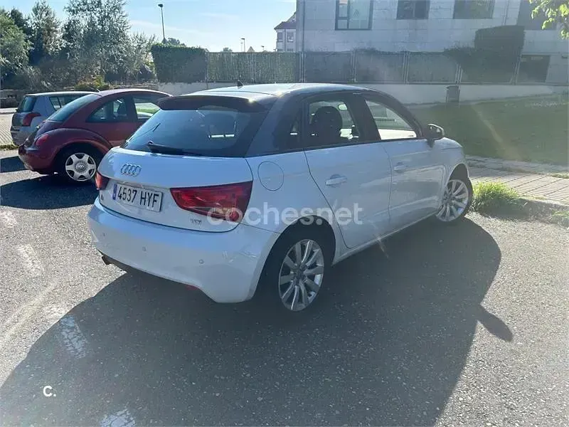Usado Audi A1 Sportback Ambition 90 CV (66 kW) 2014 Blanco Utilitario