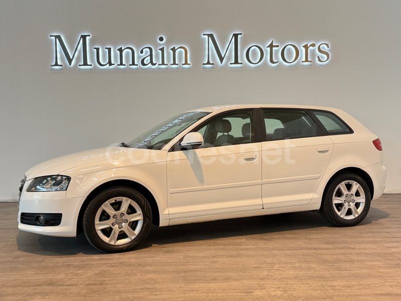 Blanco Usado 2010 Audi A3 Sportback Attraction Berlina | 6990 € (Precio justo) - Imagen 1/4