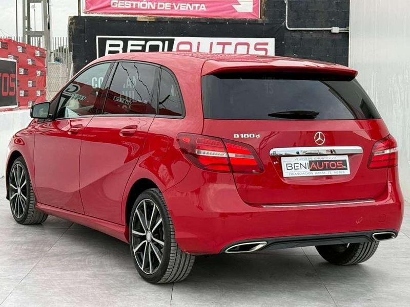 Usado Mercedes B180 109 CV (80 kW) 2016 Rojo Utilitario