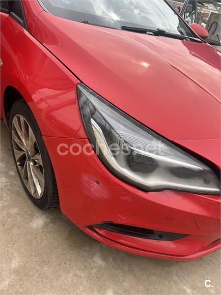 Usado Opel Astra Excellence 110 CV (80 kW) 2016 Rojo Berlina