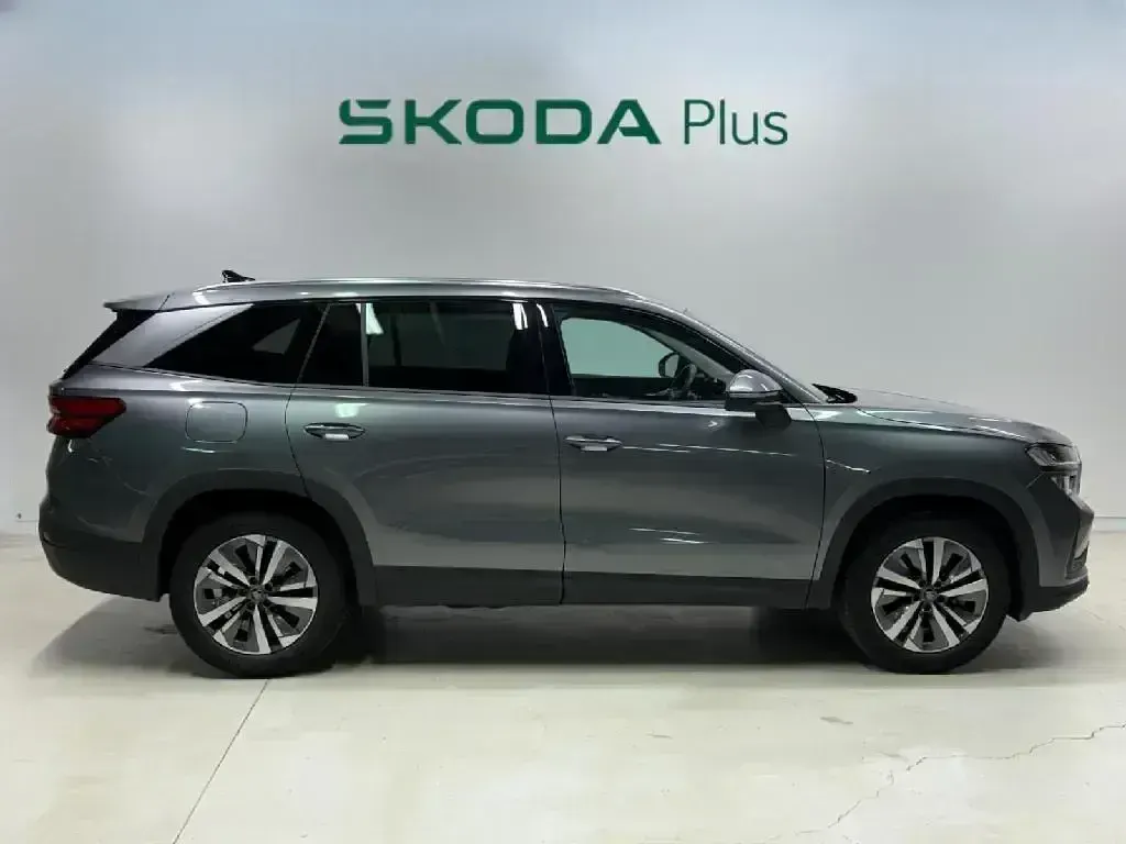 Usado Skoda Kodiaq Selection 150 HP (110 kW) 2025 Cinzento SUV