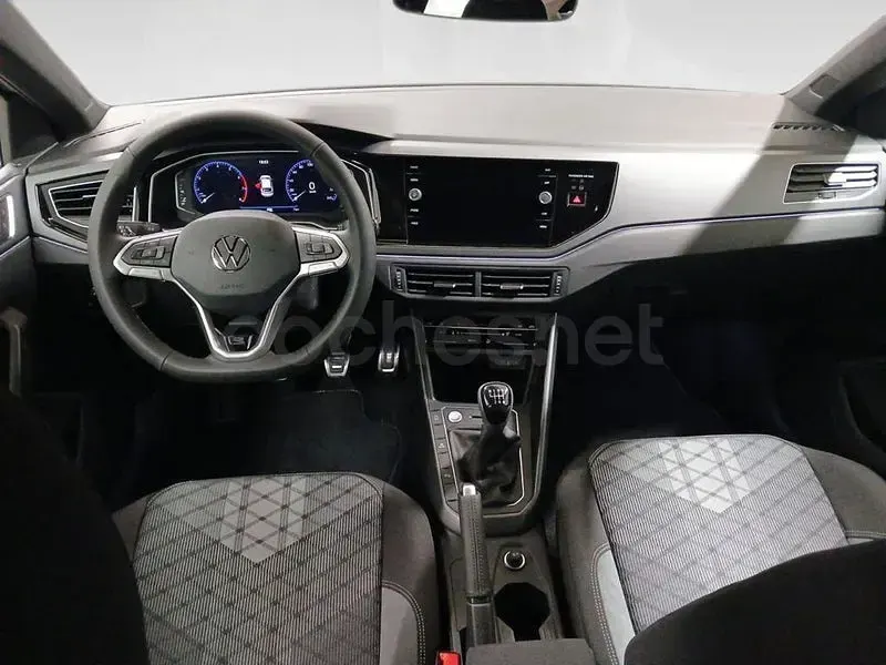 Usado VW Taigo R-line 116 CV (85 kW) 2025 Plateado SUV