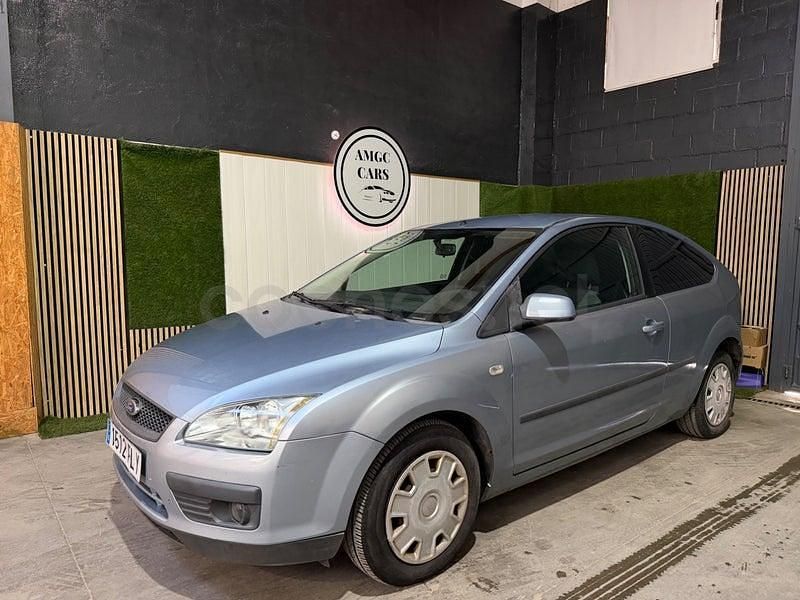 Usado Ford Focus Trend 90 CV (66 kW) 2007 Gris / plata Berlina