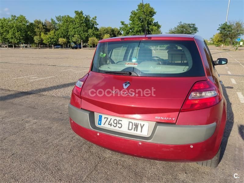 Usado Renault Mégane II Privilege 130 CV (95 kW) 2006 Granate Berlina