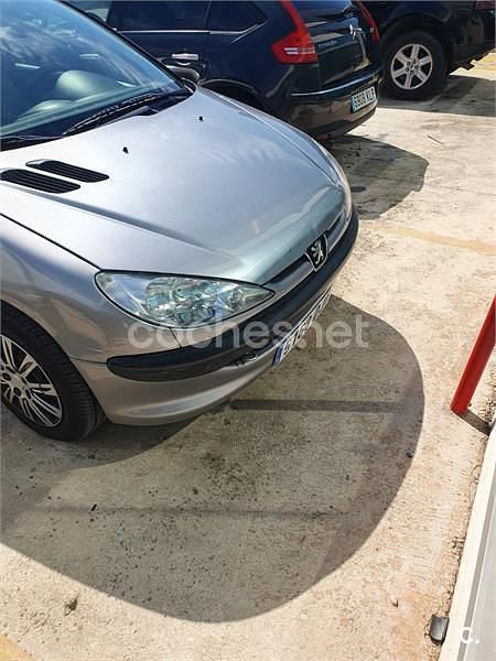 Usado Peugeot 206 70 CV (51 kW) 2005 Gris / plata Berlina