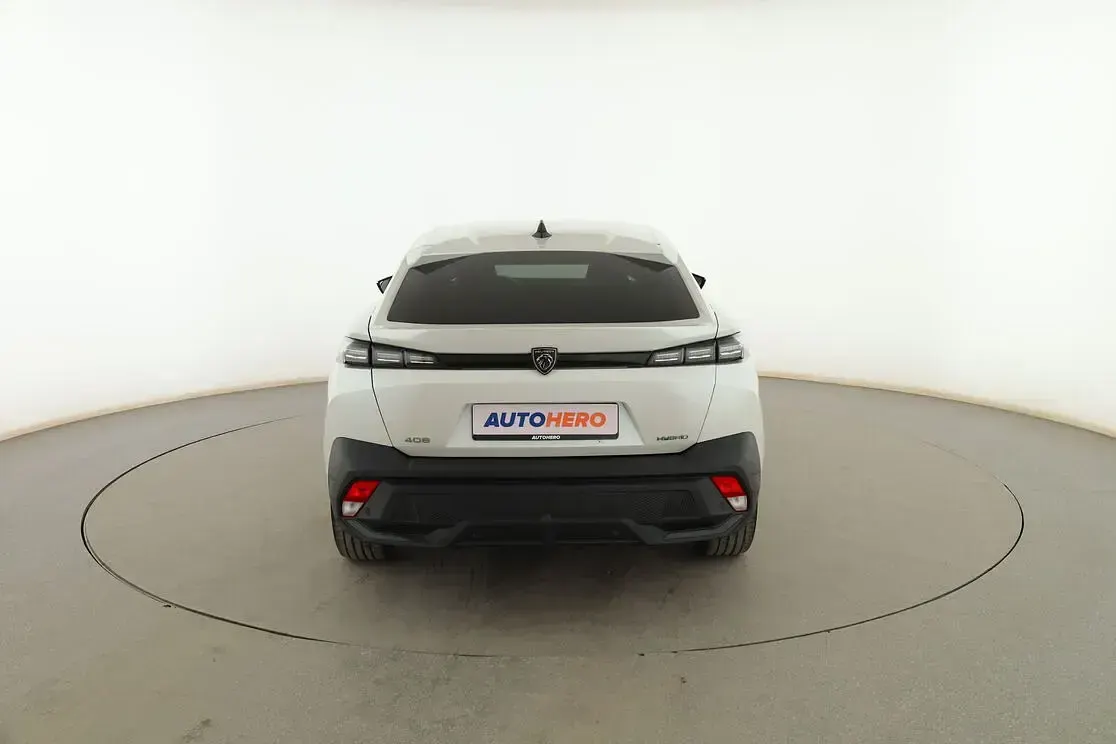 Usado Peugeot 408 Allure 181 CV (133 kW) 2024 Blanco SUV