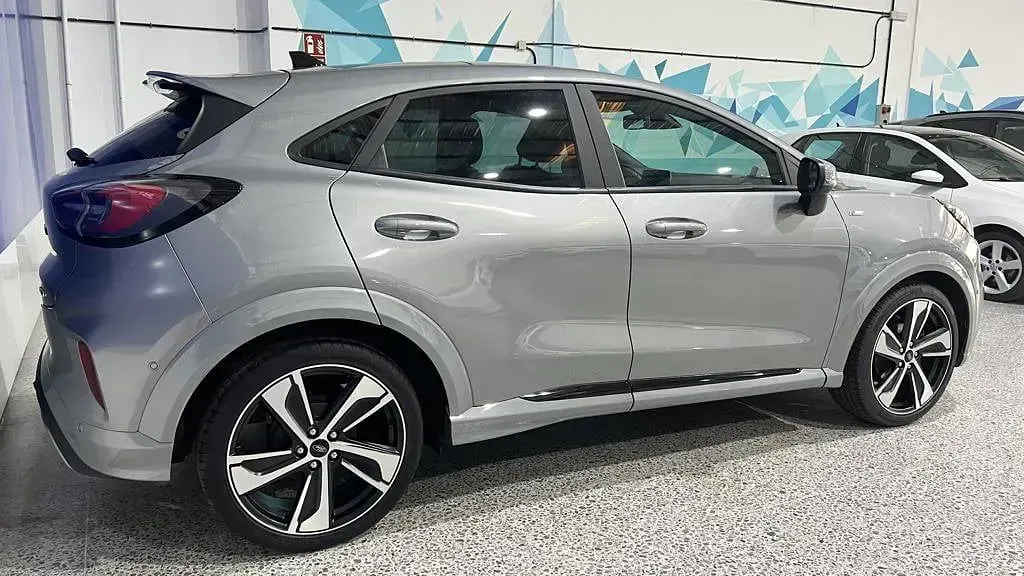 Usado Ford Puma ST-Line X 125 CV (91 kW) 2023 Plata solar (metalizado) SUV