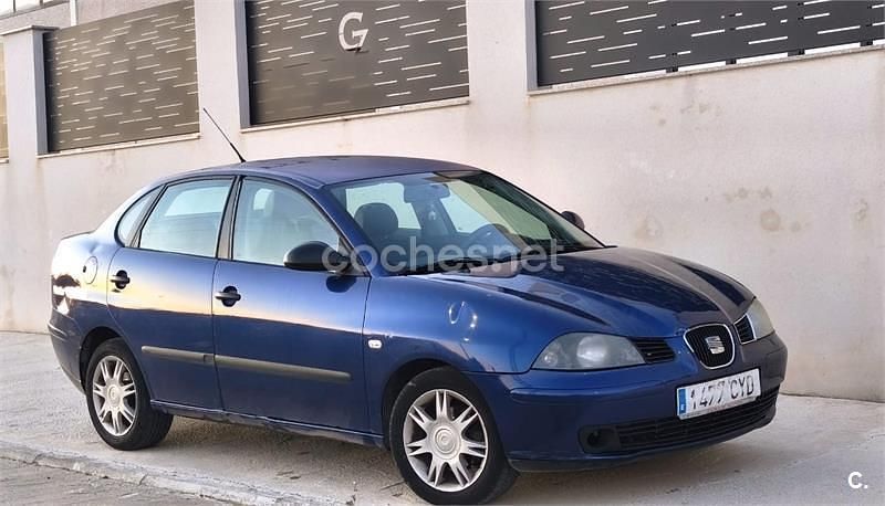 Usado Seat Cordoba 110 CV (80 kW) 2004 Azul Berlina