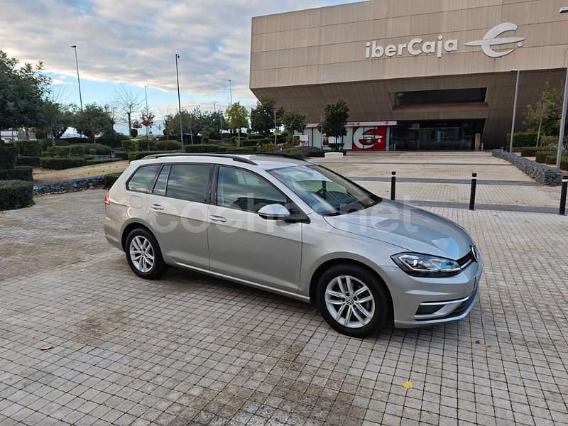 Usado VW Golf VII Advance 115 CV (84 kW) 2020 Gris / plata Familiar