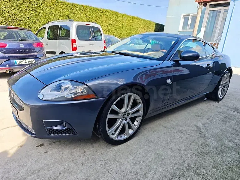 Usado Jaguar XKR 416 CV (305 kW) 2006 Gris / plata Coupe