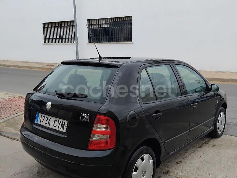 Usado Skoda Fabia Fresh 75 CV (55 kW) 2004 Negro Berlina