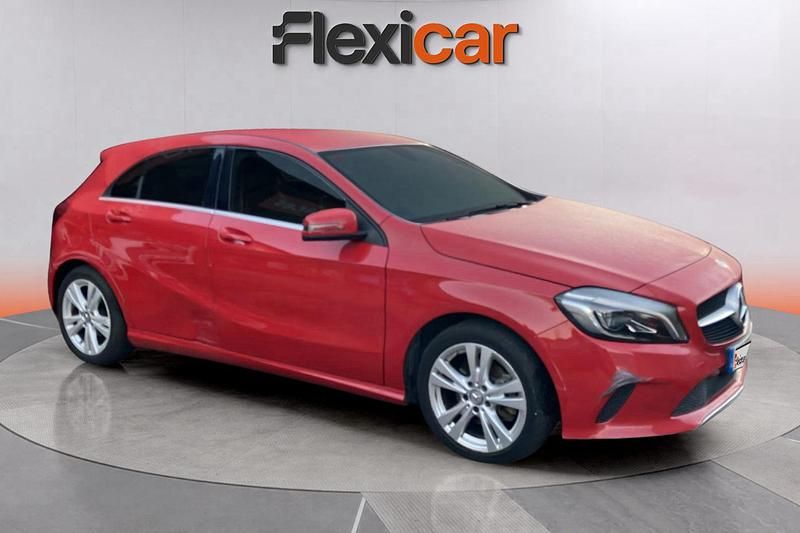 Usado Mercedes A200 Style 136 CV (100 kW) 2016 Rojo Utilitario