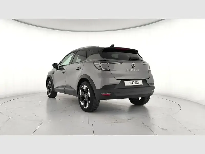 Usado Renault Captur Techno 100 CV (73 kW) 2025 Gris SUV