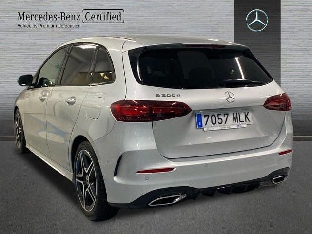 Usado Mercedes B200 AMG line 150 CV (110 kW) 2023 Plata iridio Utilitario