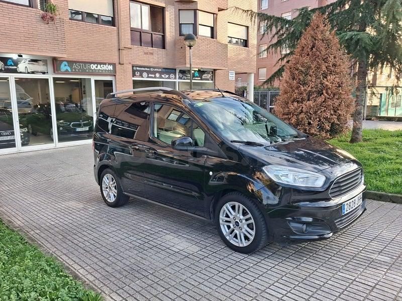 Usado Ford Tourneo Courier Titanium 100 CV (73 kW) 2015 Negro Monovolumen
