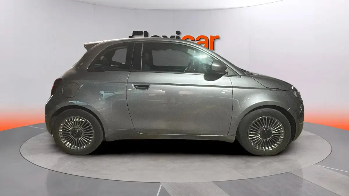 Usado Fiat 500e Action 69 kW (95 CV) 2022 Gris Berlina