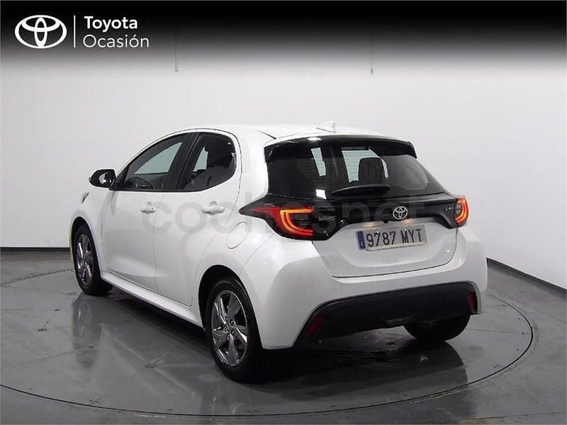 Usado Toyota Yaris Hybrid Active 116 CV (85 kW) 2025 Blanco Berlina