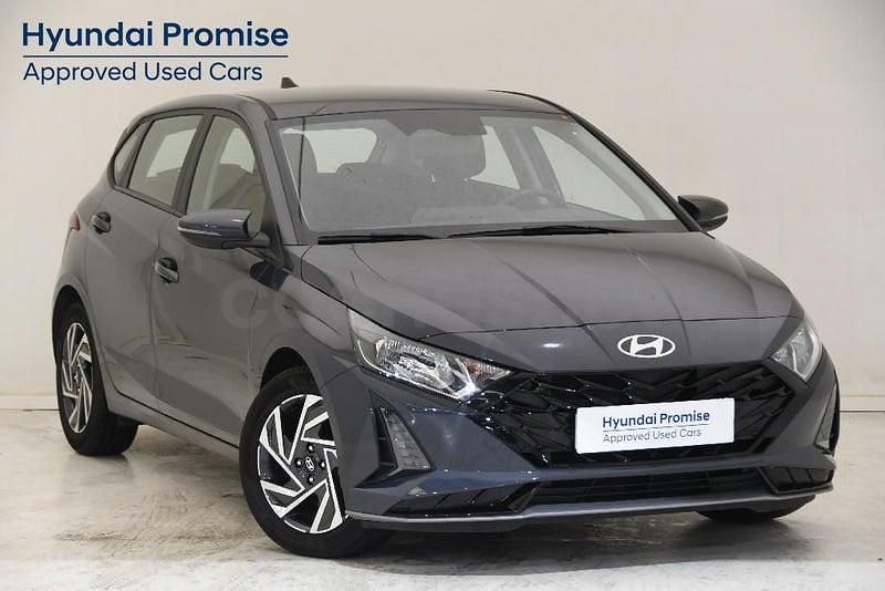 Usado Hyundai i20 100 CV (73 kW) 2025 Gris / plata Utilitario