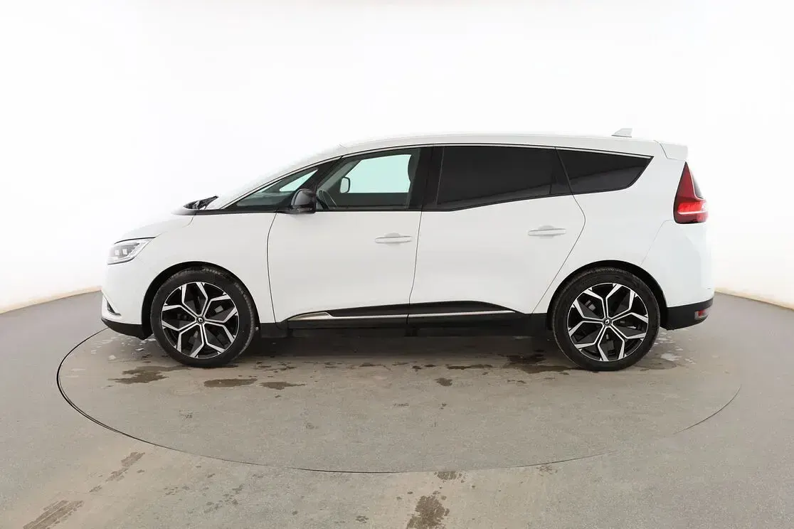 Usado Renault Grand Scénic IV Zen 140 CV (102 kW) 2021 Blanco Monovolumen