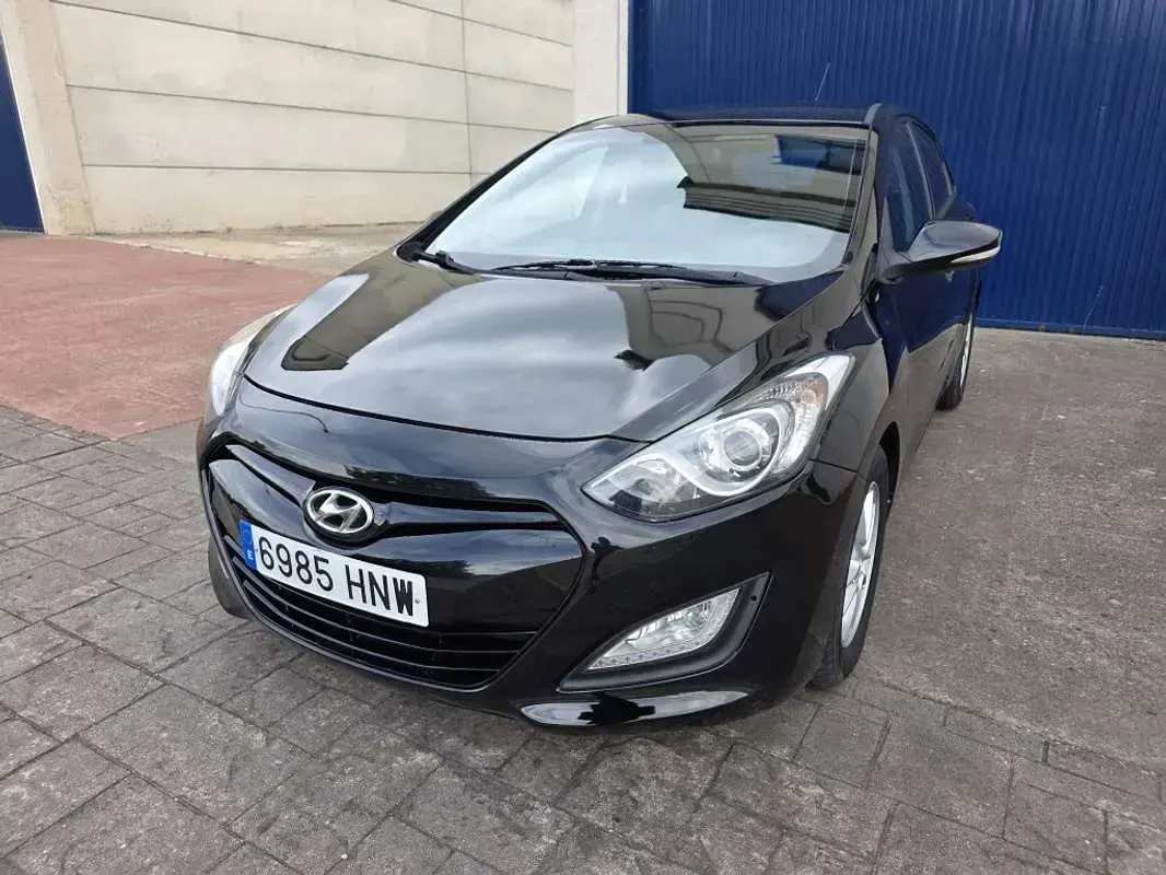 Usado Hyundai i30 GLS 90 CV (66 kW) 2013 Negro Utilitario