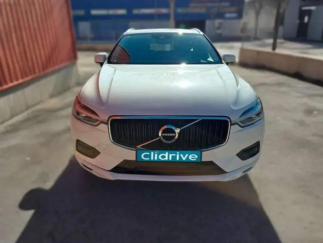 Usado Volvo XC60 Momentum 190 CV (139 kW) 2020 Blanco SUV