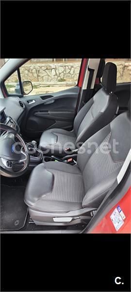 Usado Ford Tourneo Courier Sport 100 CV (73 kW) 2019 Rojo Monovolumen