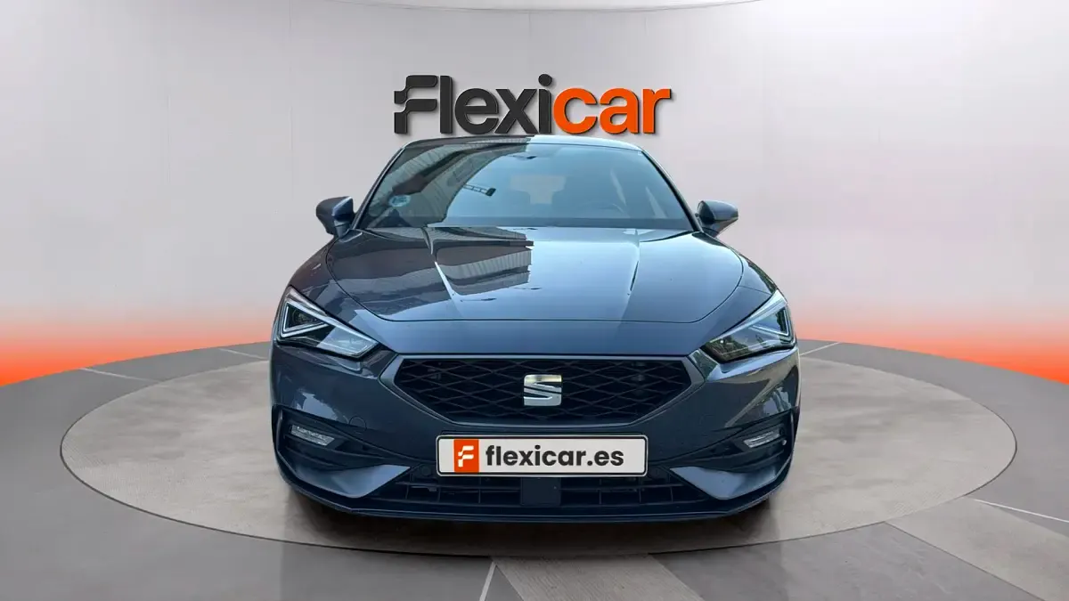 Usado Seat Leon FR 150 CV (110 kW) 2025 Gris Familiar