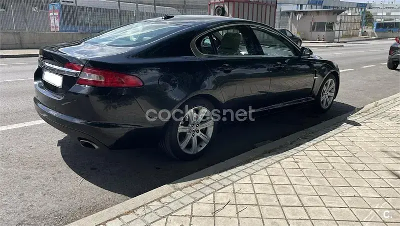 Usado Jaguar XF Luxury 238 CV (175 kW) 2010 Negro Berlina