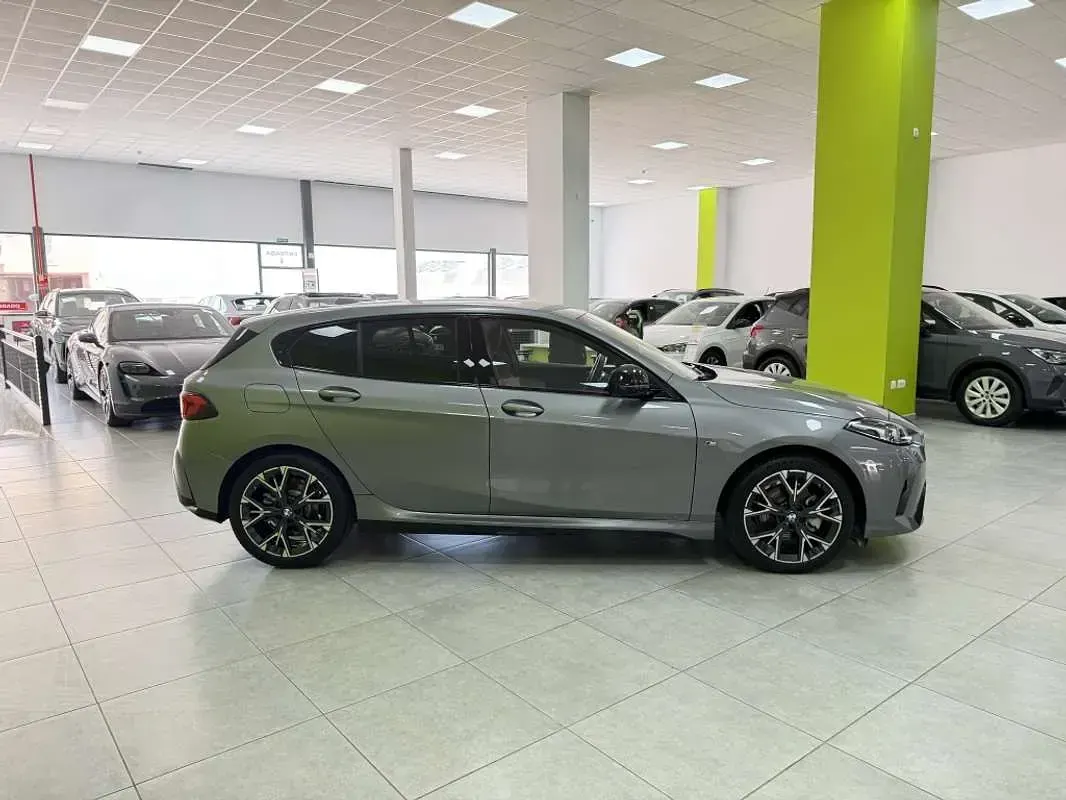 Usado BMW 120 M Sport 163 CV (119 kW) 2025 Gris Utilitario