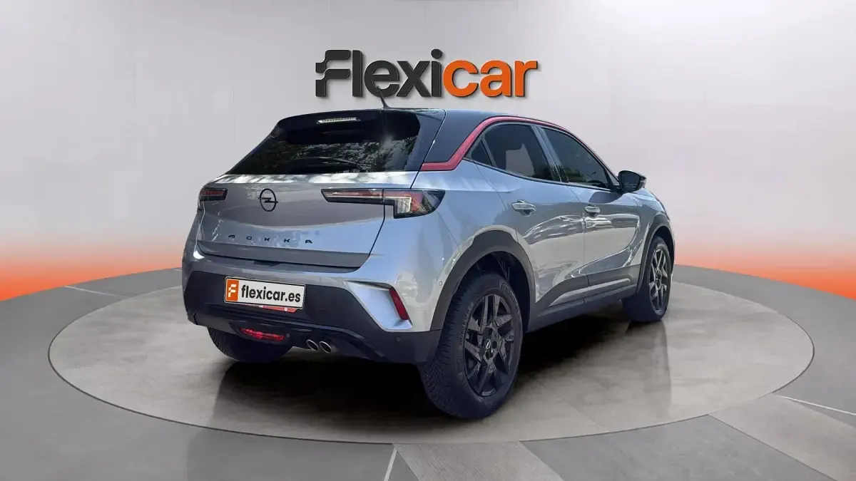 Usado Opel Mokka GS Line 131 CV (96 kW) 2022 Gris SUV
